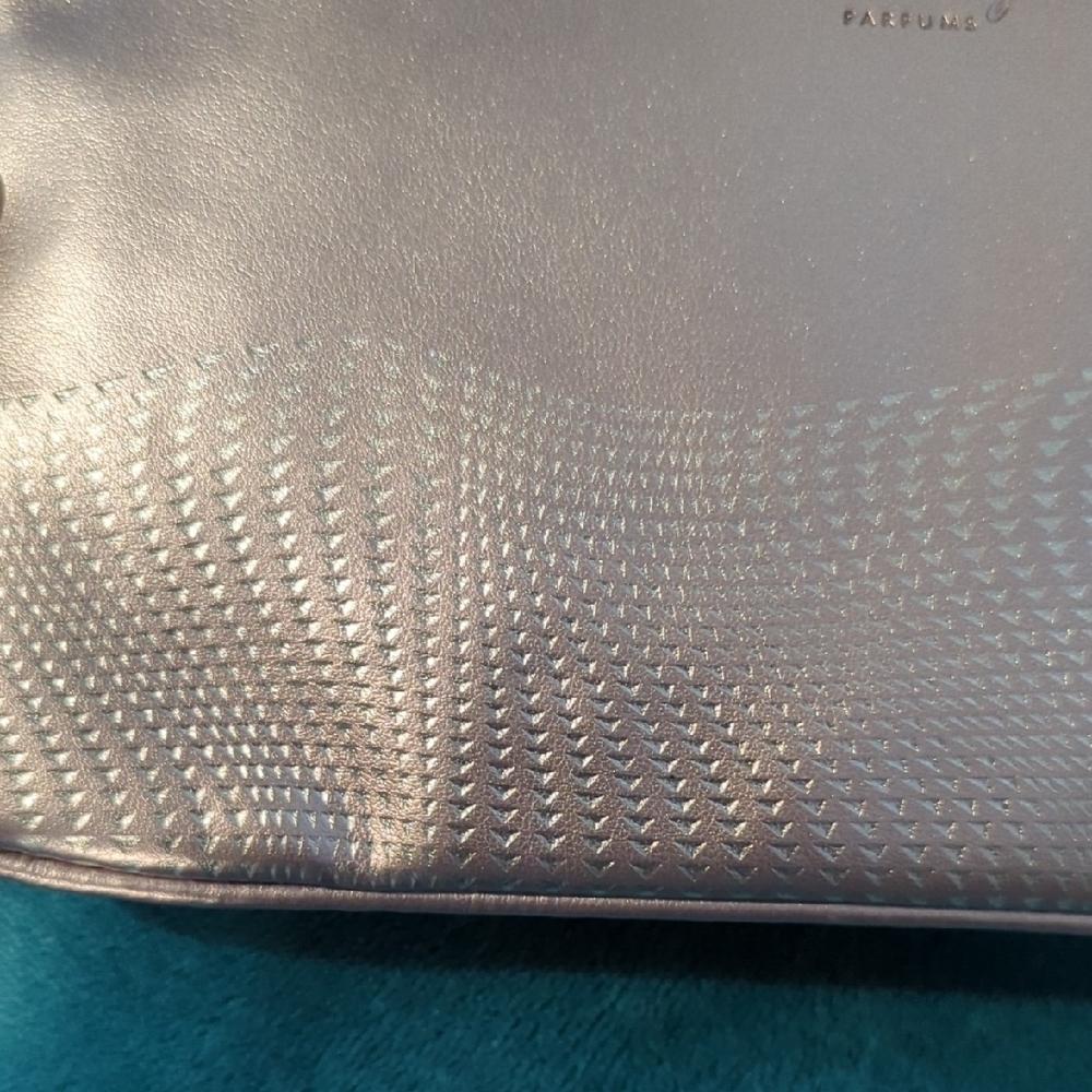 Salvatore Ferragamo Metallic Clutch - Picture 3 of 9